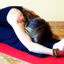Die Vorbeuge über beide Beine - Pashcimottanasana